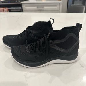 Women’s Lululemon chargefeel mid workout shoe size 7.5